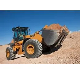 Pá Carregadeira 921F